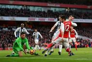 LONDON, ENGLAND - DECEMBER 26:  Ben Foster of West Bromwich Albion claims the ball as Olivier Giroud of Arsenal stretches to reach it during the Premier League match between Arsenal and West Bromwich Albion at Emirates Stadium on December 26, 2016 in London, England.  (Photo by Shaun Botterill/Getty Images)